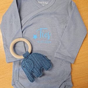 Giftbox: rompertje, rammelaar